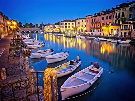 Belle donne a Peschiera del Garda 